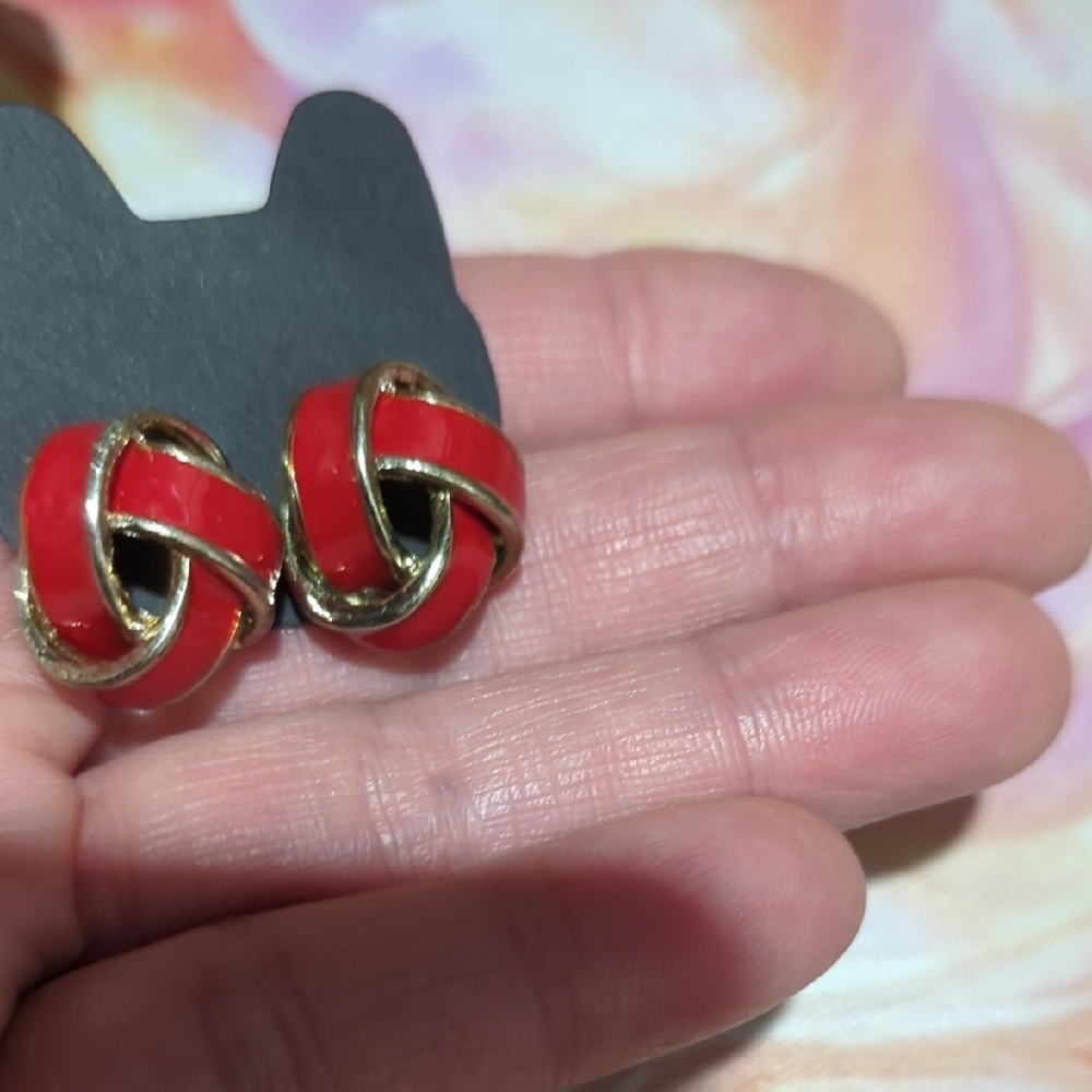 Elegant Red and Gold Knot Vintage Earrings - Picture 7 of 8